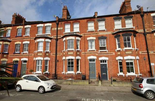  Image of 1 bedroom Flat to rent in Station Road Henley-on-Thames RG9 at Henley-On-Thames, RG9 1AT