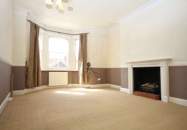  Image of 1 bedroom Flat to rent in Station Road Henley-on-Thames RG9 at Henley-On-Thames, RG9 1AT