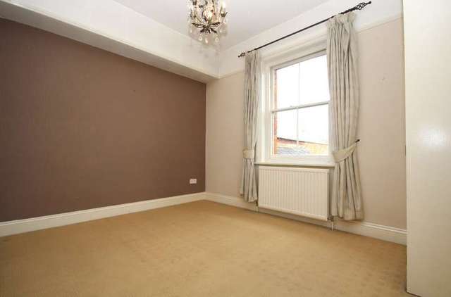  Image of 1 bedroom Flat to rent in Station Road Henley-on-Thames RG9 at Henley-On-Thames, RG9 1AT