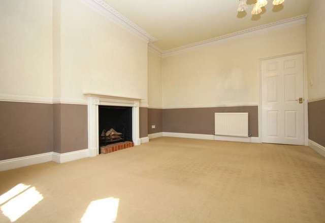  Image of 1 bedroom Flat to rent in Station Road Henley-on-Thames RG9 at Henley-On-Thames, RG9 1AT