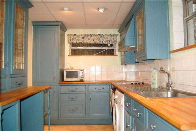  Image of 2 bedroom Apartment to rent in Worple Road London SW19 at Wimbledon, SW19 4JB