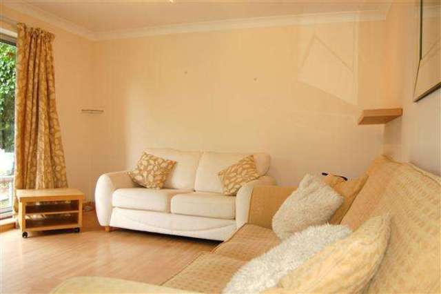  Image of 2 bedroom Apartment to rent in Worple Road London SW19 at Wimbledon, SW19 4JB