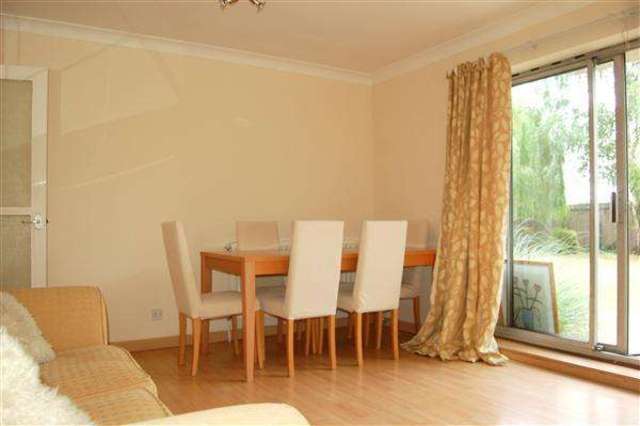  Image of 2 bedroom Apartment to rent in Worple Road London SW19 at Wimbledon, SW19 4JB