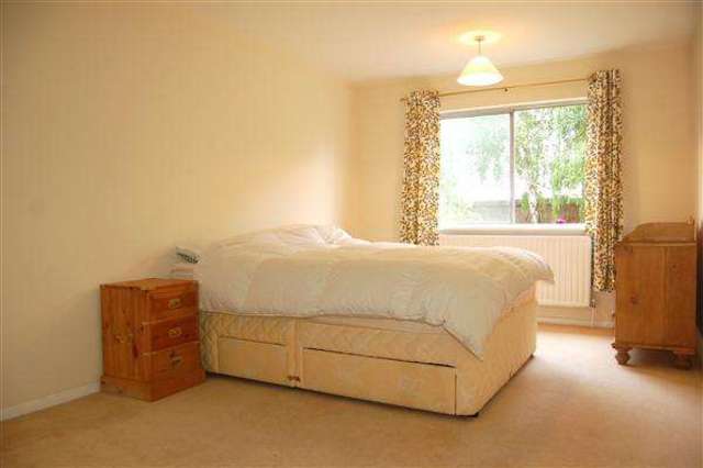  Image of 2 bedroom Apartment to rent in Worple Road London SW19 at Wimbledon, SW19 4JB
