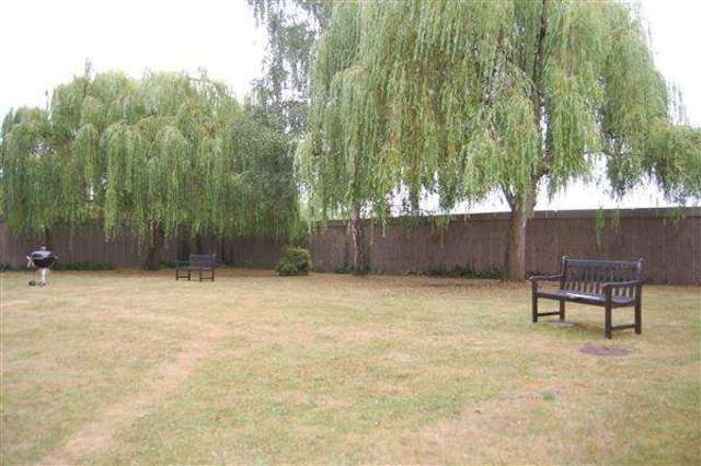  Image of 2 bedroom Apartment to rent in Worple Road London SW19 at Wimbledon, SW19 4JB