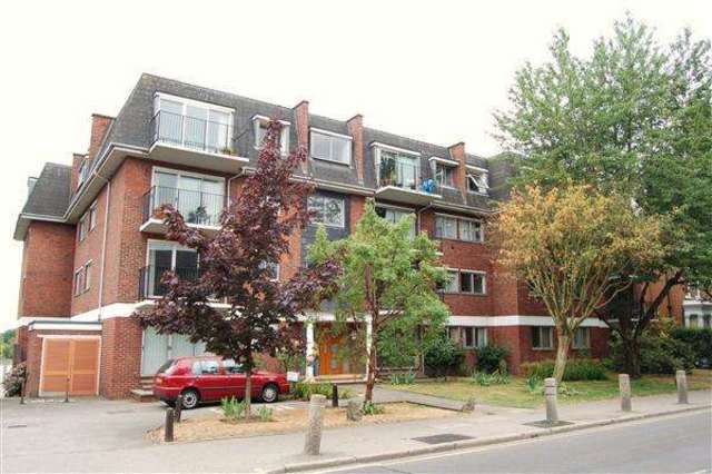 Image of 2 bedroom Apartment to rent in Worple Road London SW19 at Wimbledon, SW19 4JB