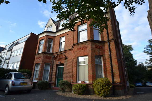  Image of Flat to rent in Parklands Berrylands Surbiton KT5 at Surbiton Surrey, KT5 8EA