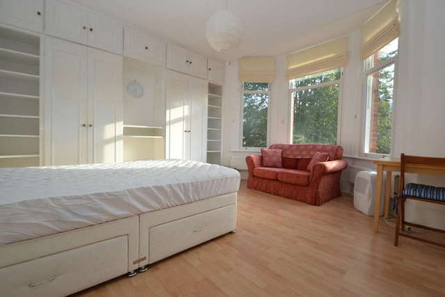  Image of Flat to rent in Parklands Berrylands Surbiton KT5 at Surbiton Surrey, KT5 8EA