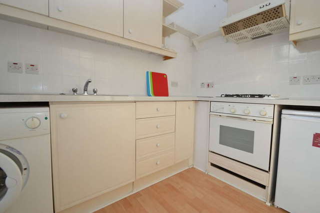  Image of Flat to rent in Parklands Berrylands Surbiton KT5 at Surbiton Surrey, KT5 8EA