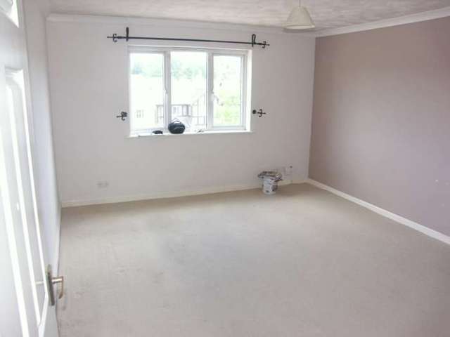  Image of 2 bedroom Apartment to rent in Swan Mead Hemel Hempstead HP3 at Swan Mead  Hemel Hempstead, HP3 9DQ