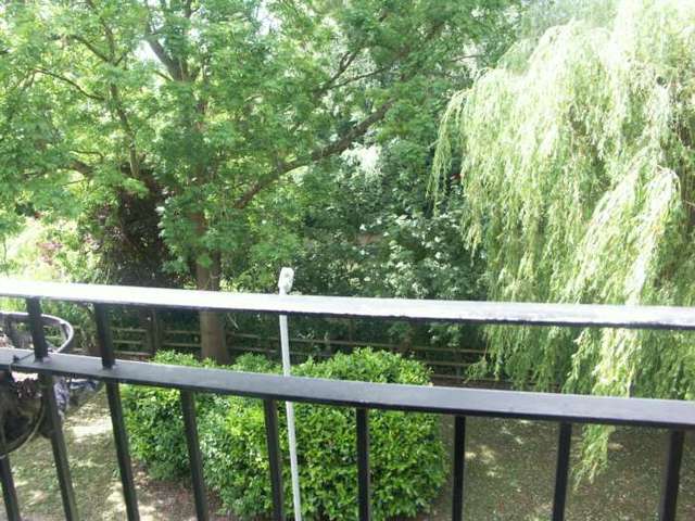  Image of 2 bedroom Apartment to rent in Swan Mead Hemel Hempstead HP3 at Swan Mead  Hemel Hempstead, HP3 9DQ
