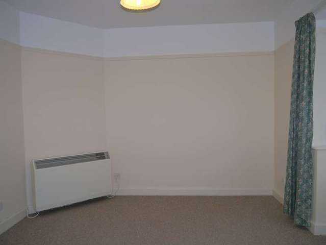  Image of 3 bedroom Terraced house to rent in Swinburne Road Abingdon OX14 at Abingdon-on-Thames, OX14 2HF