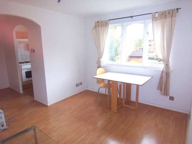  Image of Studio flat to rent in Sybil Phoenix Close London SE8 at Sybil Phoenix Close Deptford London, SE8 5BA