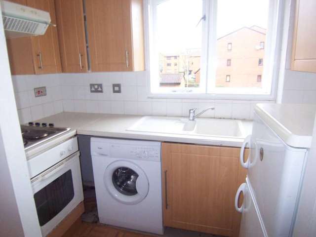  Image of Studio flat to rent in Sybil Phoenix Close London SE8 at Sybil Phoenix Close Deptford London, SE8 5BA