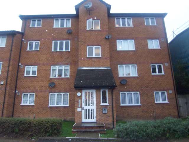  Image of Studio flat to rent in Sybil Phoenix Close London SE8 at Sybil Phoenix Close Deptford London, SE8 5BA