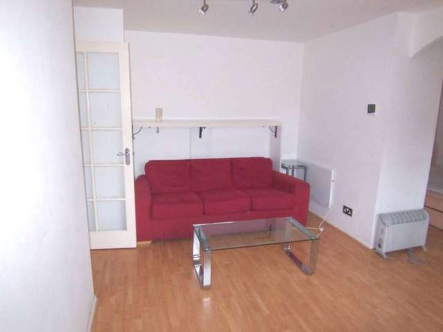  Image of Studio flat to rent in Sybil Phoenix Close London SE8 at Sybil Phoenix Close Deptford London, SE8 5BA