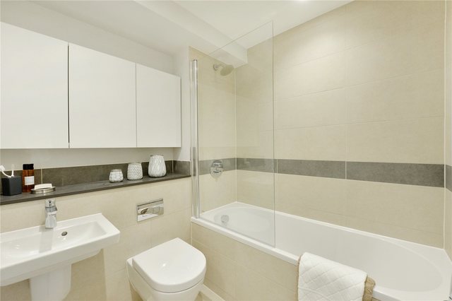  Image of 1 bedroom Flat for sale in Dunford Road London N7 at 40 Dunford Road Holloway Lower Holloway, N7 6EL