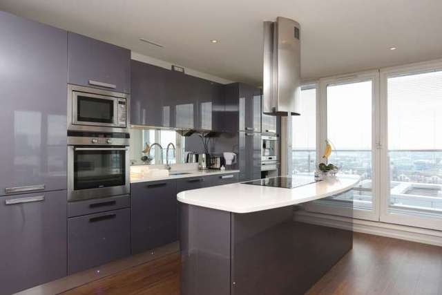  Image of 2 bedroom Apartment to rent in Western Gateway London E16 at Western Gateway  London, E16 1BQ