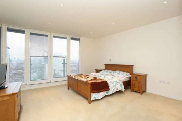  Image of 2 bedroom Apartment to rent in Western Gateway London E16 at Western Gateway  London, E16 1BQ