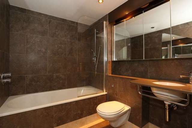  Image of 2 bedroom Apartment to rent in Western Gateway London E16 at Western Gateway  London, E16 1BQ