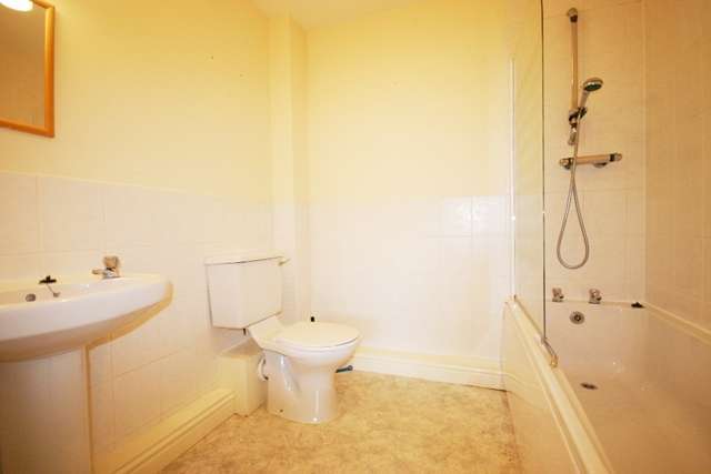  Image of 2 bedroom Apartment to rent in Thurlwood Croft Westhoughton Bolton BL5 at Thurlwood Croft  Westhoughton, BL5 3RF