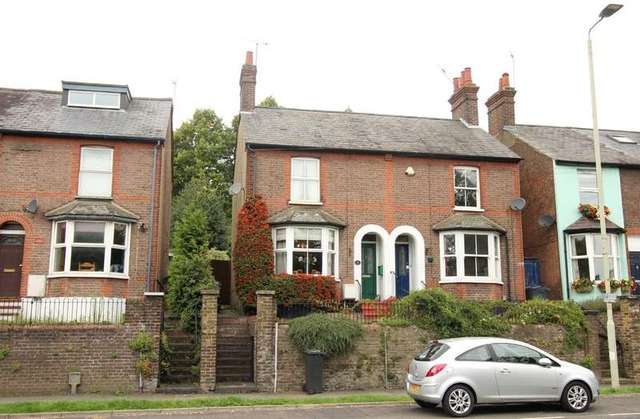  Image of 3 bedroom Semi-Detached house for sale in Leighton Buzzard Road Hemel Hempstead HP1 at Hemel Hempstead HERTS, HP1 1HP