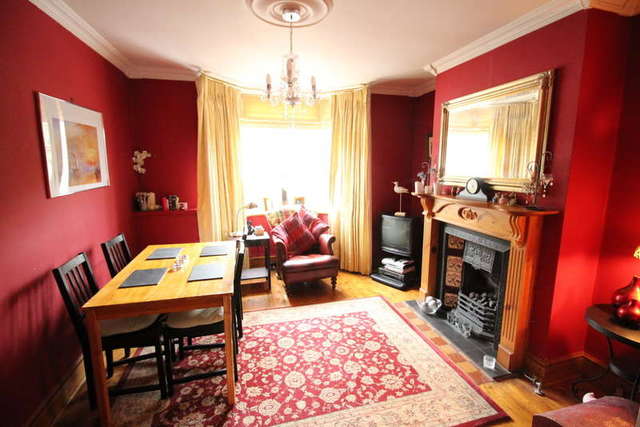  Image of 3 bedroom Semi-Detached house for sale in Leighton Buzzard Road Hemel Hempstead HP1 at Hemel Hempstead HERTS, HP1 1HP