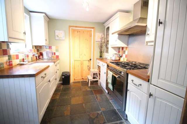  Image of 3 bedroom Semi-Detached house for sale in Leighton Buzzard Road Hemel Hempstead HP1 at Hemel Hempstead HERTS, HP1 1HP