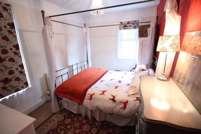  Image of 3 bedroom Semi-Detached house for sale in Leighton Buzzard Road Hemel Hempstead HP1 at Hemel Hempstead HERTS, HP1 1HP