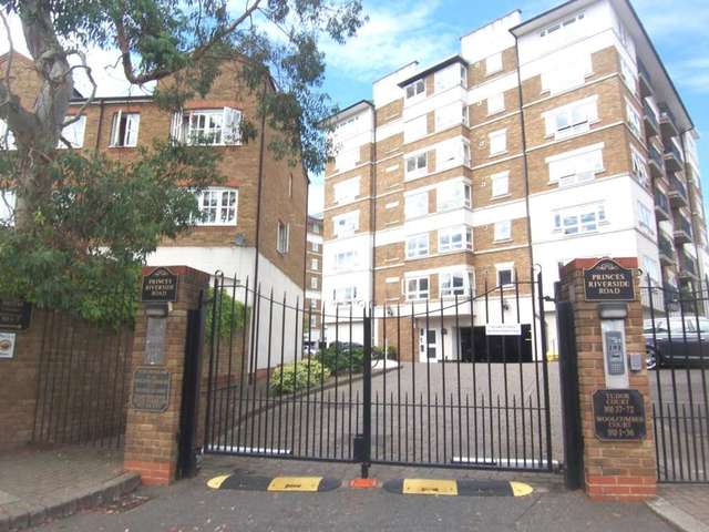  Image of 2 bedroom Apartment to rent in Princes Riverside Road London SE16 at Tudor Court Princess Riverside Road London, SE16 5RH