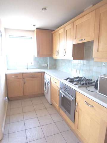  Image of 2 bedroom Apartment to rent in Princes Riverside Road London SE16 at Tudor Court Princess Riverside Road London, SE16 5RH