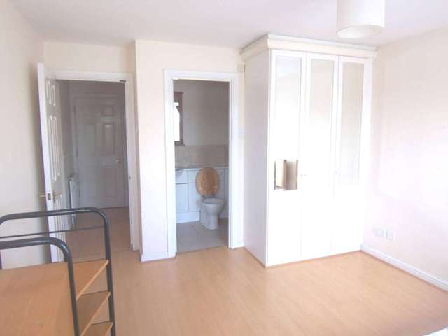  Image of 2 bedroom Apartment to rent in Princes Riverside Road London SE16 at Tudor Court Princess Riverside Road London, SE16 5RH