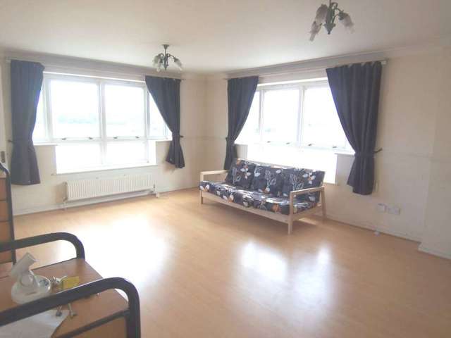  Image of 2 bedroom Apartment to rent in Princes Riverside Road London SE16 at Tudor Court Princess Riverside Road London, SE16 5RH