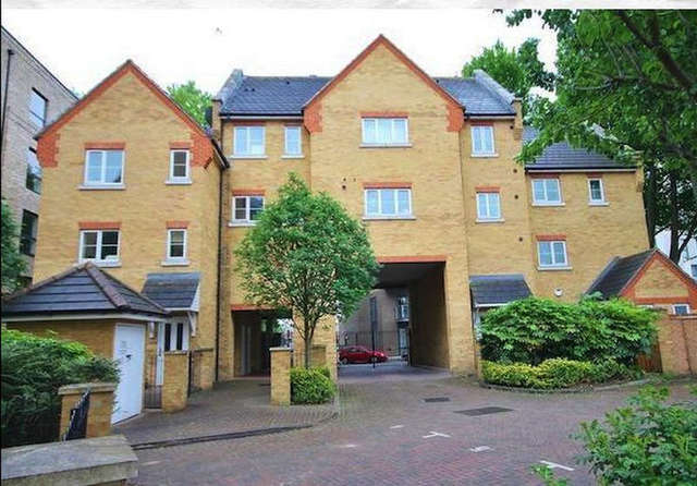  Image of 3 bedroom Flat to rent in Turner Street London E16 at London  North Woolwich, E16 1AN