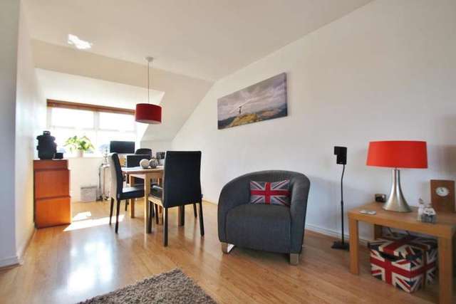  Image of 2 bedroom Flat for sale in Vintner Road Abingdon OX14 at Abingdon, OX14 3PF