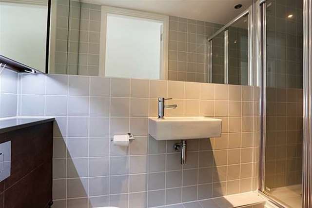  Image of 2 bedroom Flat to rent in Porlock Street London SE1 at London Bridge, SE1 3RY