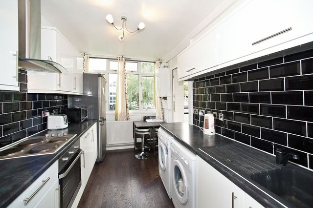  Image of 2 bedroom Flat to rent in Wainford Close London SW19 at Wainford Close  Southfields, SW19 6BH