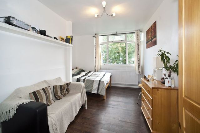  Image of 2 bedroom Flat to rent in Wainford Close London SW19 at Wainford Close  Southfields, SW19 6BH