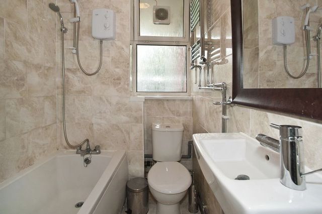  Image of 2 bedroom Flat to rent in Wainford Close London SW19 at Wainford Close  Southfields, SW19 6BH