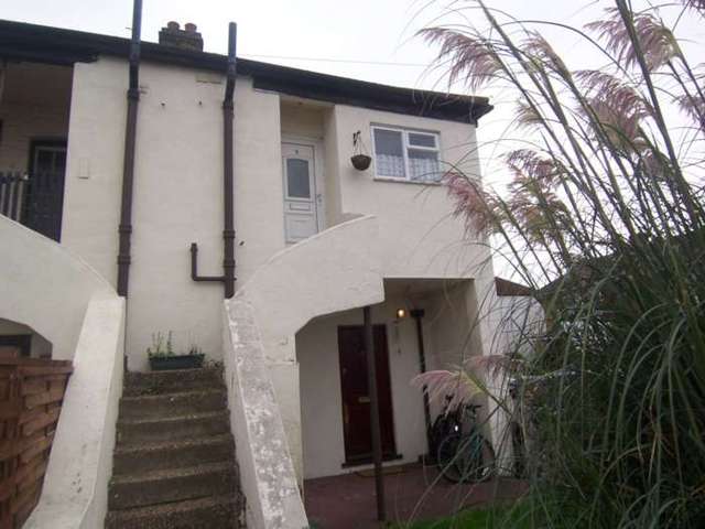  Image of 2 bedroom Flat to rent in Wakering Avenue Shoeburyness Southend-on-Sea SS3 at Shoeburyness Shoeburyness Southend On Sea, SS3 9BE