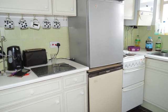  Image of 2 bedroom Flat to rent in Wakering Avenue Shoeburyness Southend-on-Sea SS3 at Shoeburyness Shoeburyness Southend On Sea, SS3 9BE