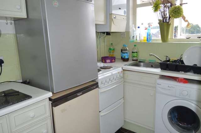  Image of 2 bedroom Flat to rent in Wakering Avenue Shoeburyness Southend-on-Sea SS3 at Shoeburyness Shoeburyness Southend On Sea, SS3 9BE