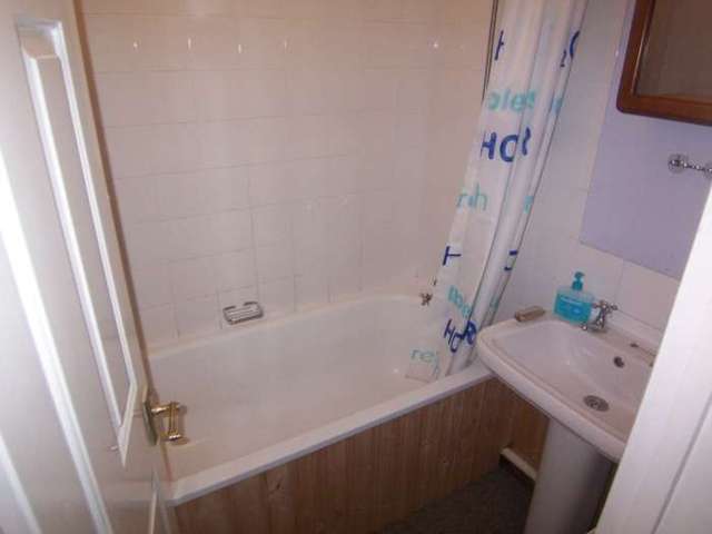  Image of 2 bedroom Flat to rent in Wakering Avenue Shoeburyness Southend-on-Sea SS3 at Shoeburyness Shoeburyness Southend On Sea, SS3 9BE