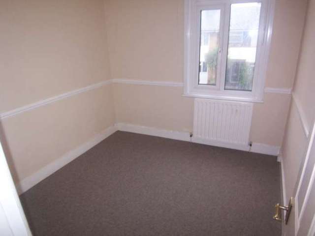  Image of 2 bedroom Flat to rent in Wakering Avenue Shoeburyness Southend-on-Sea SS3 at Shoeburyness Shoeburyness Southend On Sea, SS3 9BE