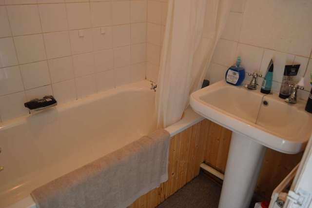  Image of 2 bedroom Flat to rent in Wakering Avenue Shoeburyness Southend-on-Sea SS3 at Shoeburyness Shoeburyness Southend On Sea, SS3 9BE