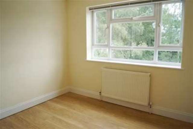  Image of 2 bedroom Flat to rent in Bridge Street Walton-on-Thames KT12 at Walton-on-Thames, KT12 1AN
