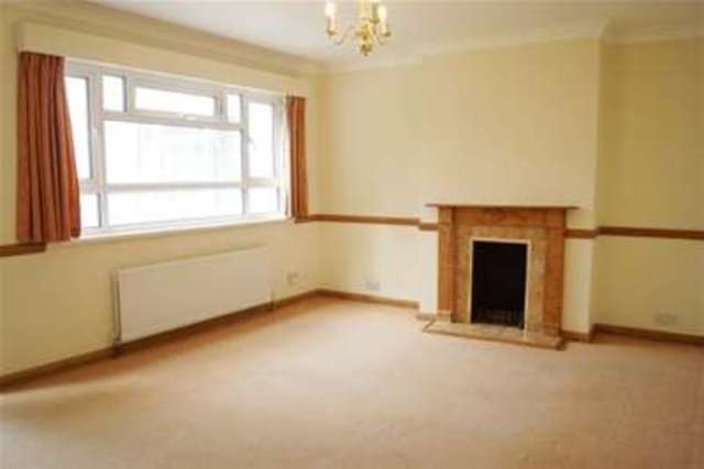  Image of 2 bedroom Flat to rent in Bridge Street Walton-on-Thames KT12 at Walton-on-Thames, KT12 1AN