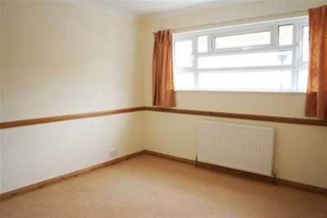  Image of 2 bedroom Flat to rent in Bridge Street Walton-on-Thames KT12 at Walton-on-Thames, KT12 1AN