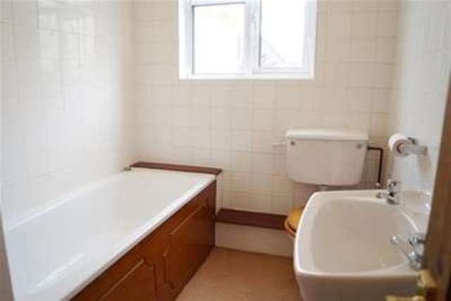  Image of 2 bedroom Flat to rent in Bridge Street Walton-on-Thames KT12 at Walton-on-Thames, KT12 1AN