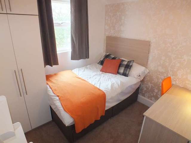  Image of 1 bedroom Detached house to rent in Waverley Road Reading RG30 at Reading Berkshire Tilehurst, RG30 2QH